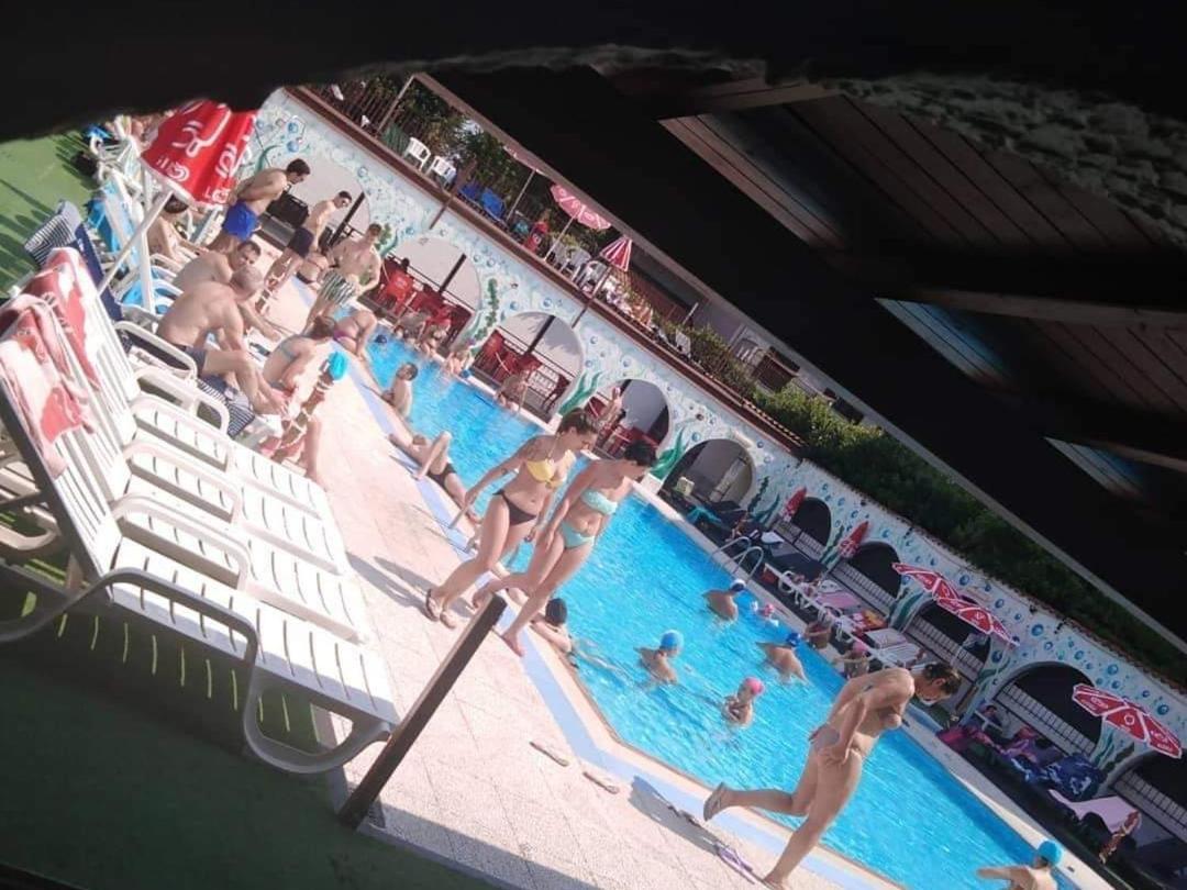 B&B The Sun Swimming & Pool Turijn Buitenkant foto