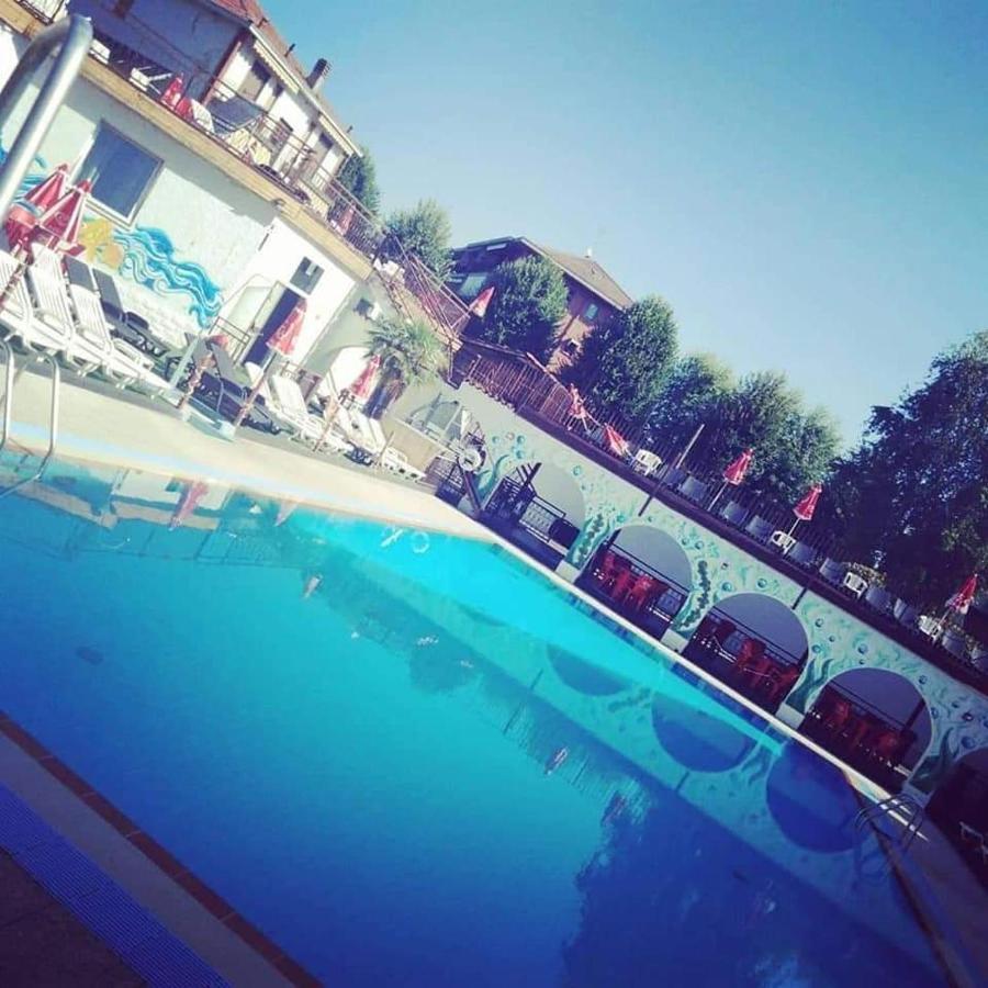 B&B The Sun Swimming & Pool Turijn Buitenkant foto